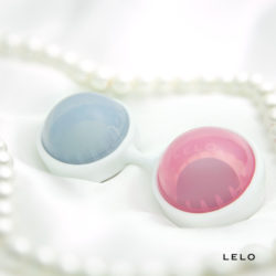 Lelo_luna_beads_on_pearls
